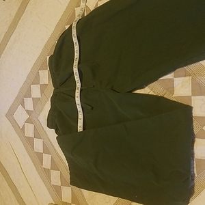 Like new scrubs. Side pockets. Elastic waist